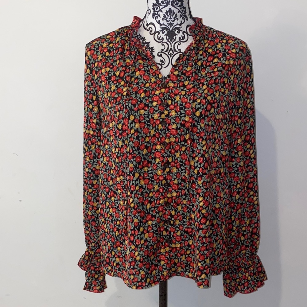 NWOT!! Chic Style Floral Ruffle Blouse Size Small